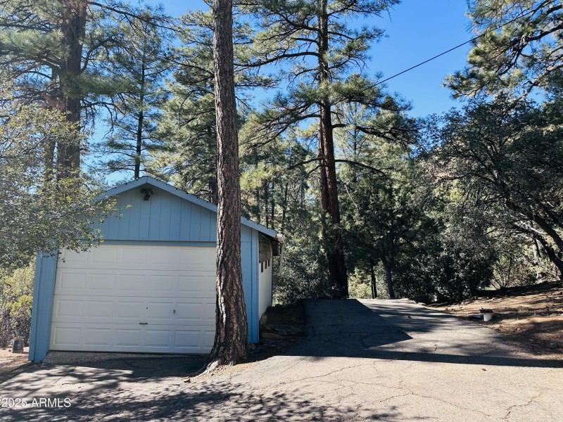 DETACHED GARAGE