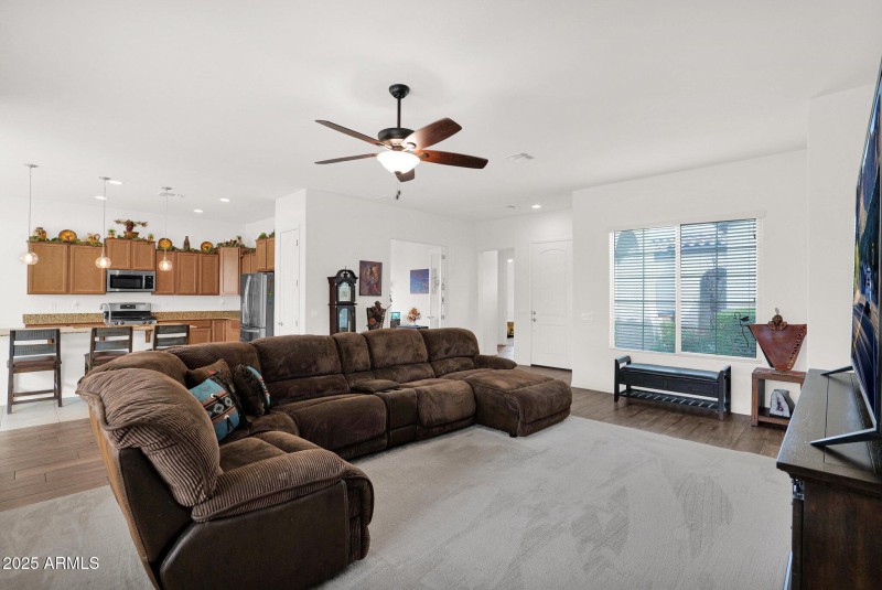 GREAT ROOM/ KITCHEN