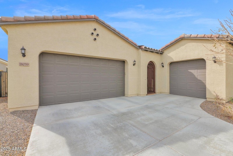 3 CAR GARAGE