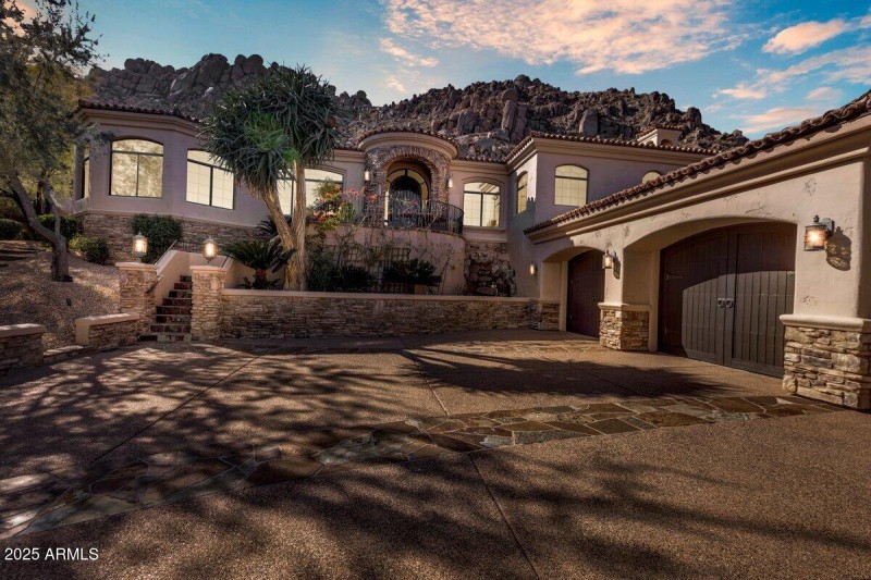 Twlight Front House