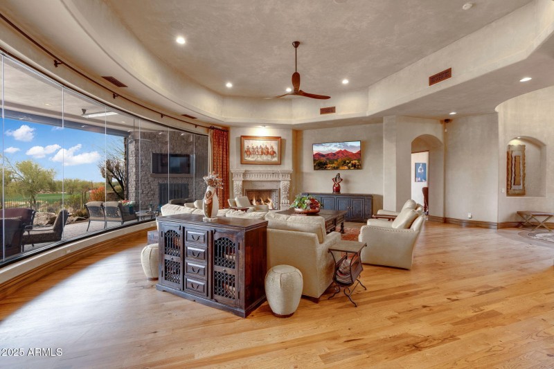 9161 E SUPERSTITION MOUNTAIN Drive