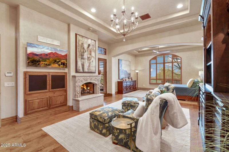 9161 E SUPERSTITION MOUNTAIN Drive