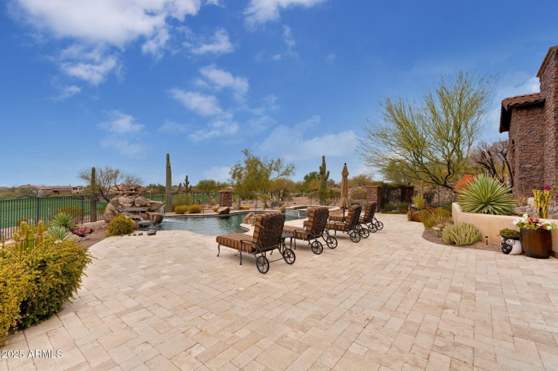 9161 E SUPERSTITION MOUNTAIN Drive