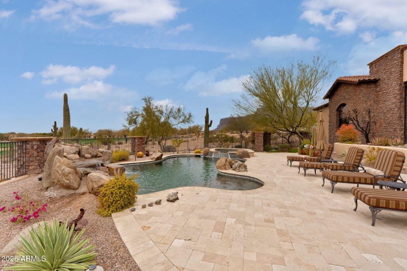 9161 E SUPERSTITION MOUNTAIN Drive