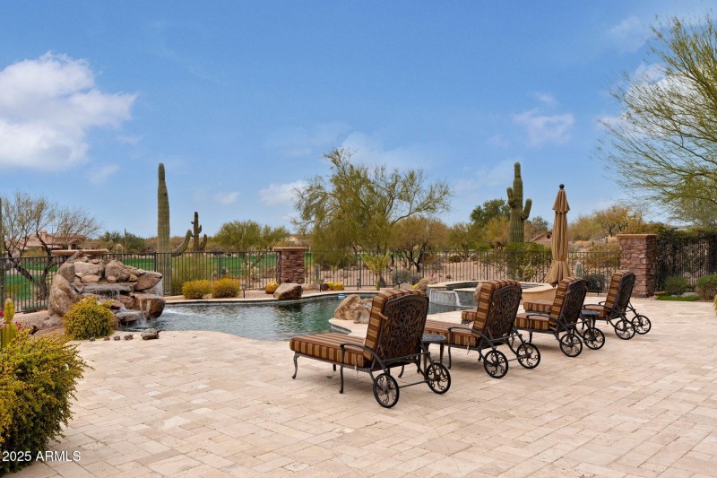 9161 E SUPERSTITION MOUNTAIN Drive