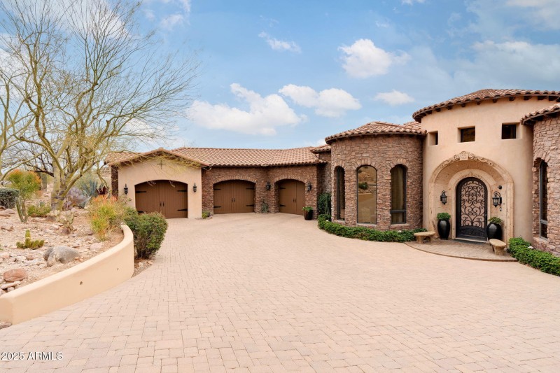9161 E SUPERSTITION MOUNTAIN Drive