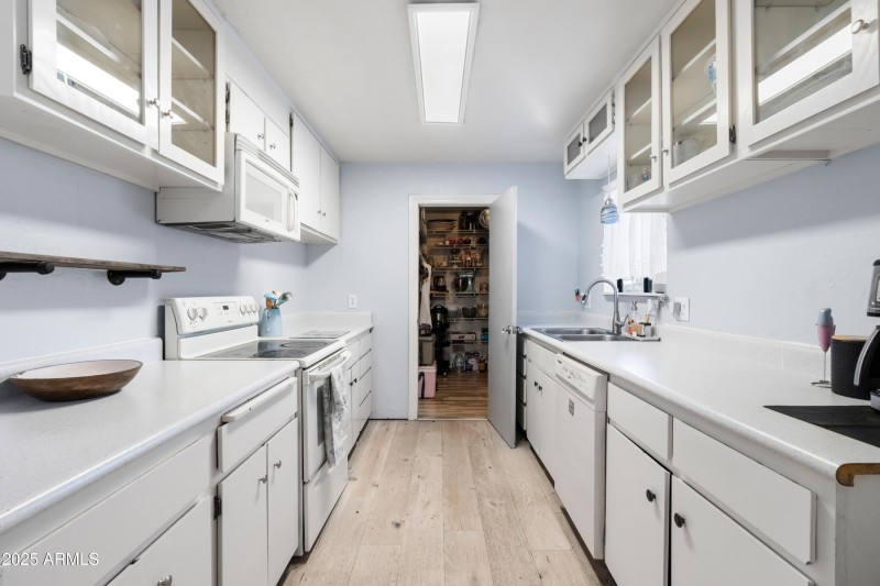 008_Kitchen