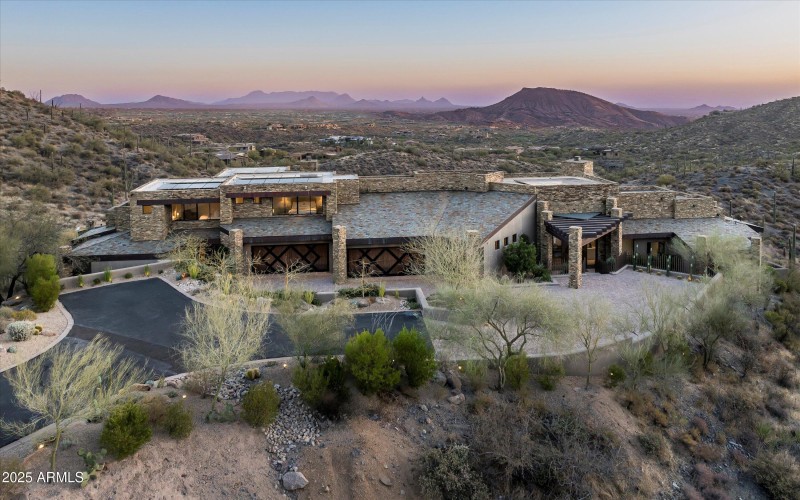 Saguraro Forest Ridge Top Retreat