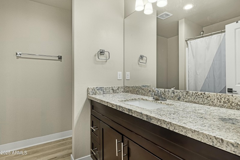 Upstairs guest bath
