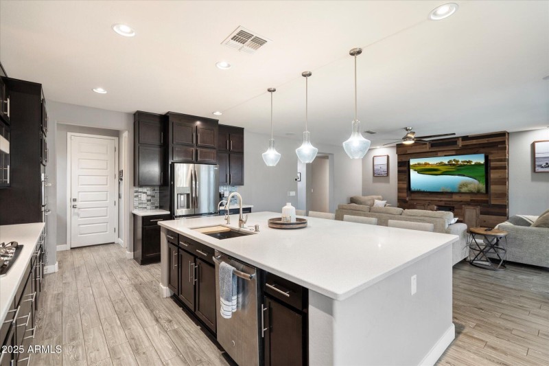 KITCHEN - LIVING ROOM