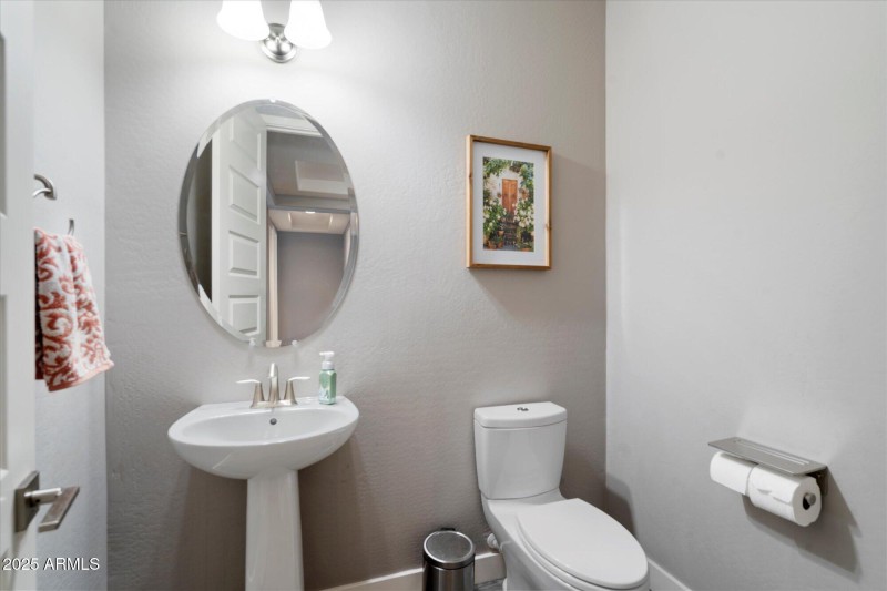 GUEST POWDER ROOM