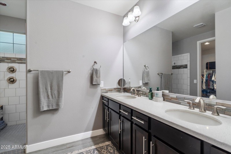 PRIMARY HIS & HER DUAL SINKS