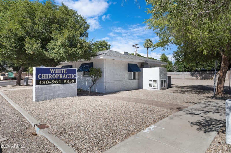 923 N Country Club Dr-4