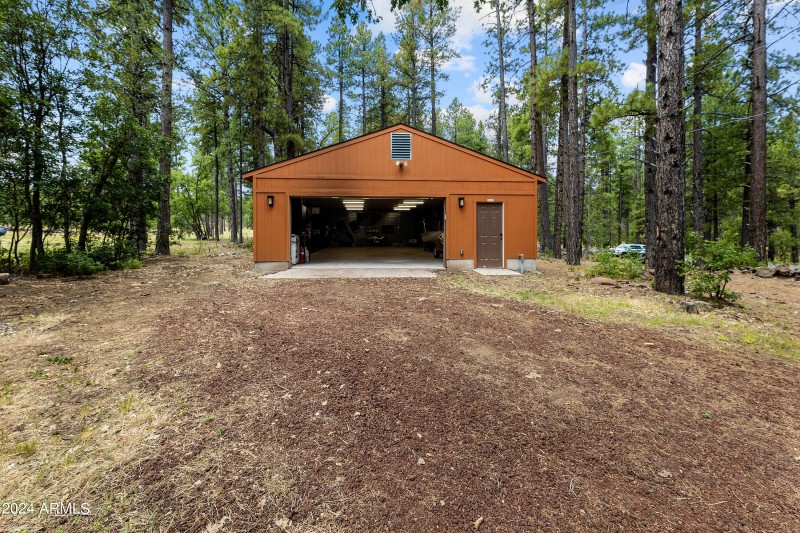 005_Detached Garage