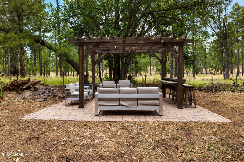 004_Outdoor Patio