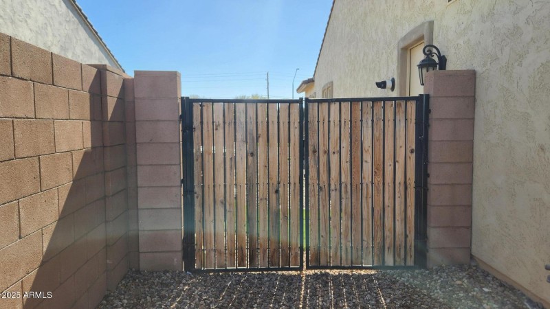 Double Side Gate