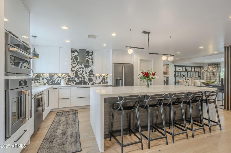 Kitchen with large island
