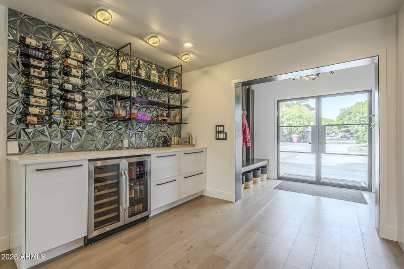 Wetbar with wine fridge