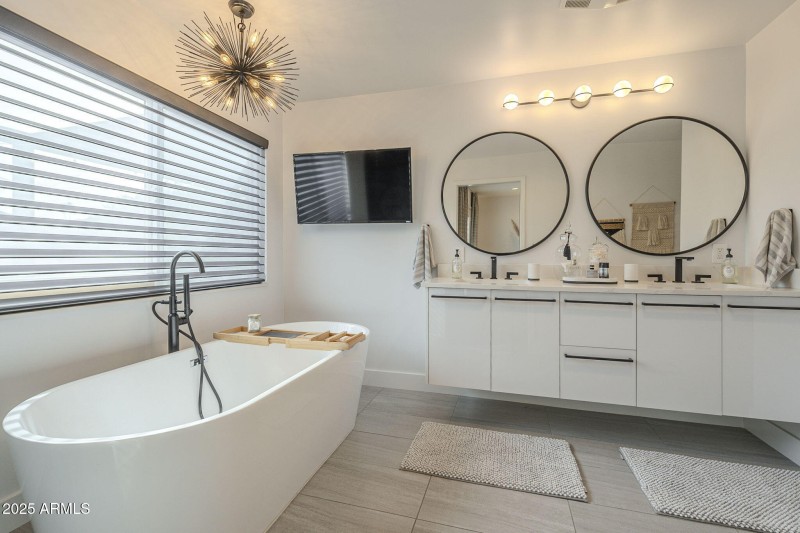 Primary En-suite spa like bathroom