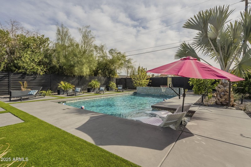 Newer pool with water feature