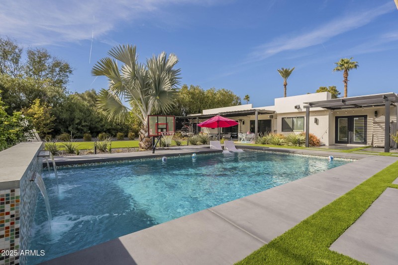 Newer pool with water feature