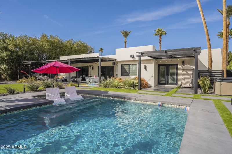Pool with Baja step