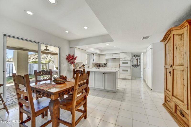Eat-In Kitchen