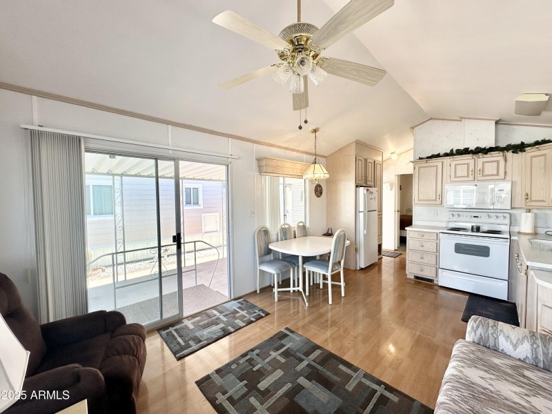EXCELLENT OPEN FLOOR PLAN