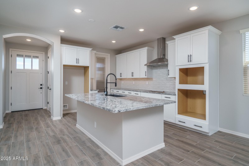 4) KITCHEN