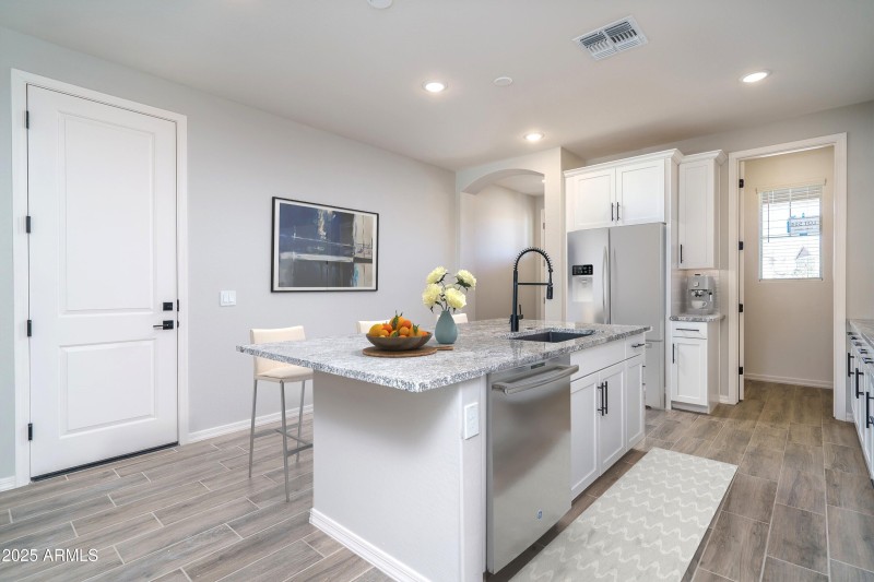 5B) KITCHEN