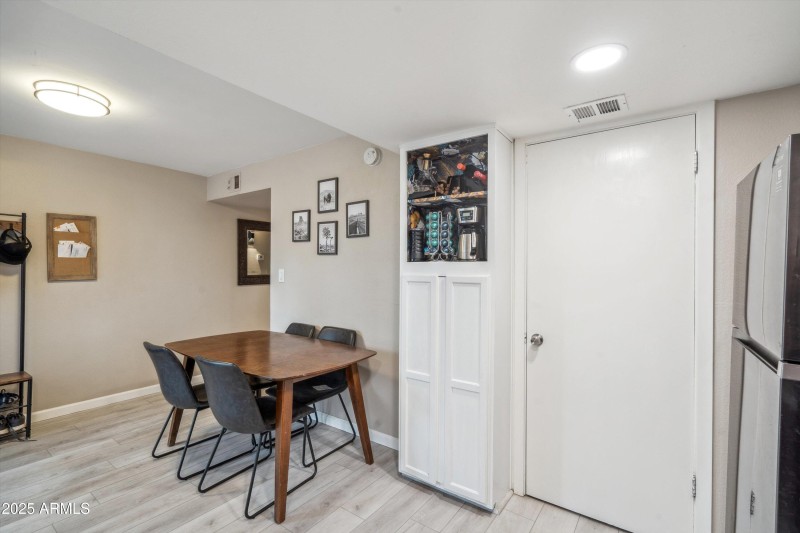 05-Dining Area