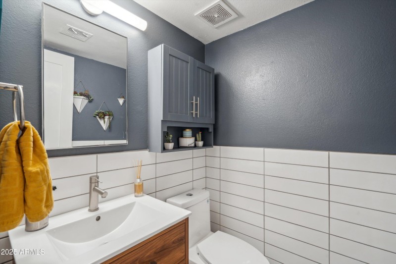 09-Bathroom 1