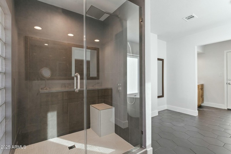 Primary Glass Shower