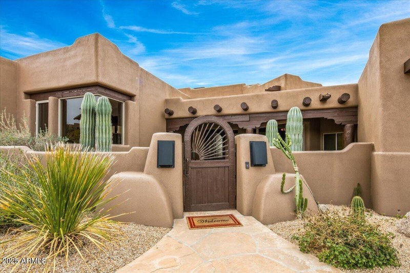 10-Front Court Yard Entry