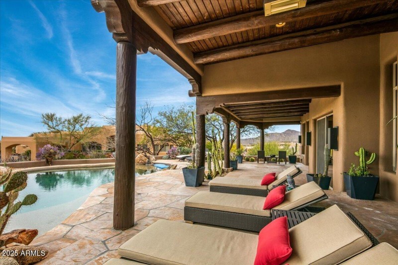 55-Pooldeck Views