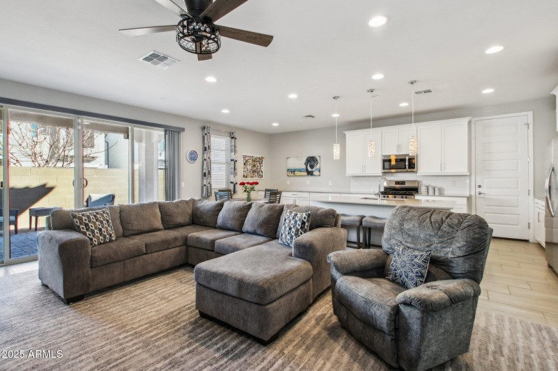 6-web-or-mls-E Texas Ave-006