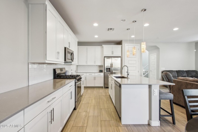 14-web-or-mls-E Texas Ave-014