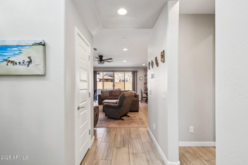 17-web-or-mls-E Texas Ave-017