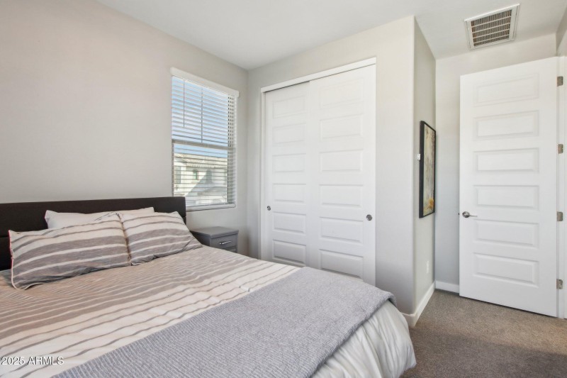 21-web-or-mls-E Texas Ave-021