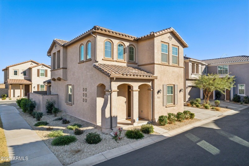 41-web-or-mls-E Texas Ave-041