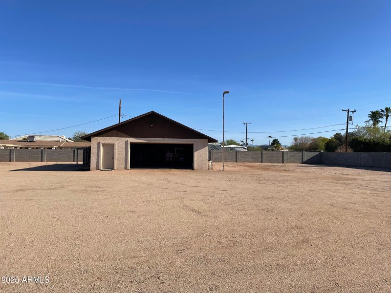 16423Rear Garage Front
