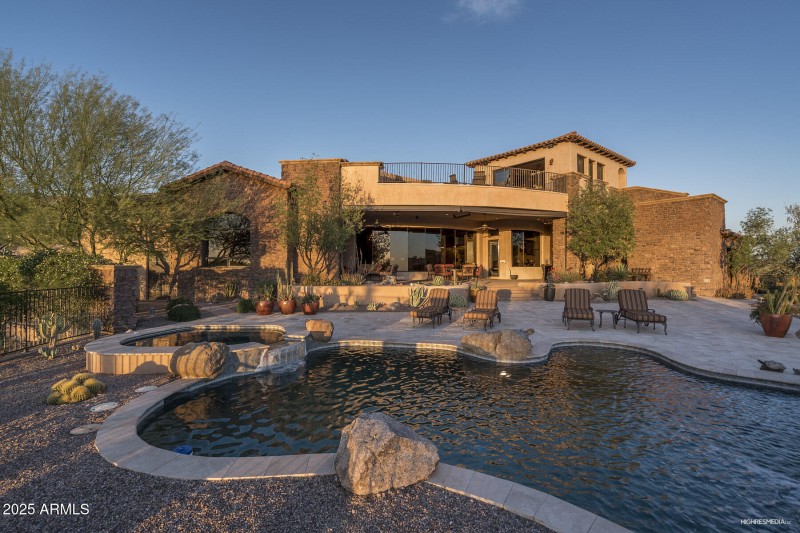 9161 E SUPERSTITION MOUNTAIN Drive