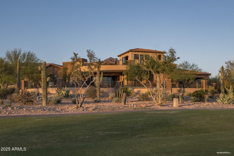 9161 E SUPERSTITION MOUNTAIN Drive