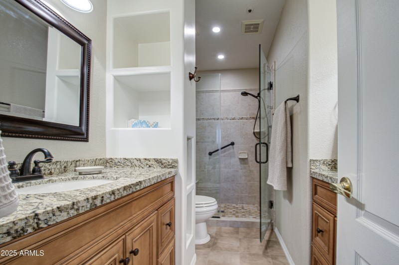 Bathroom 1-pic 1