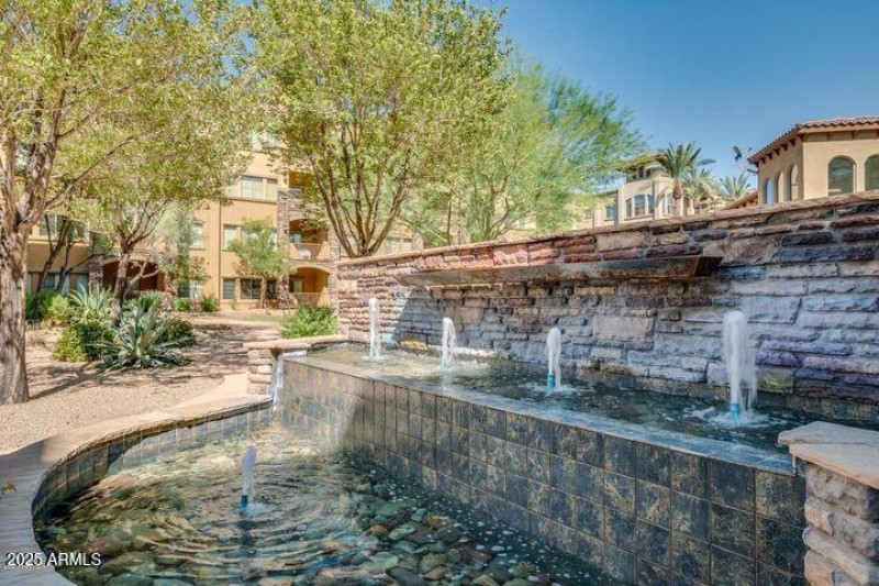LIFESTYLE @ DESERT RIDGE ENTRANCE