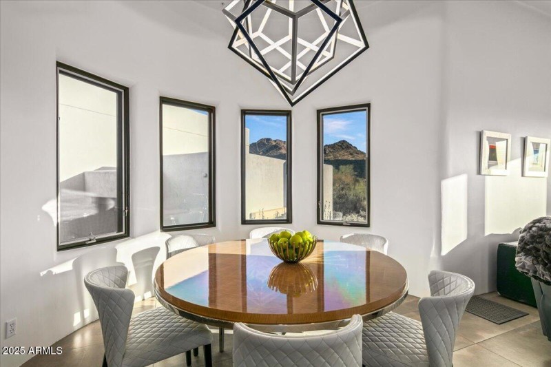 27-Breakfast Nook