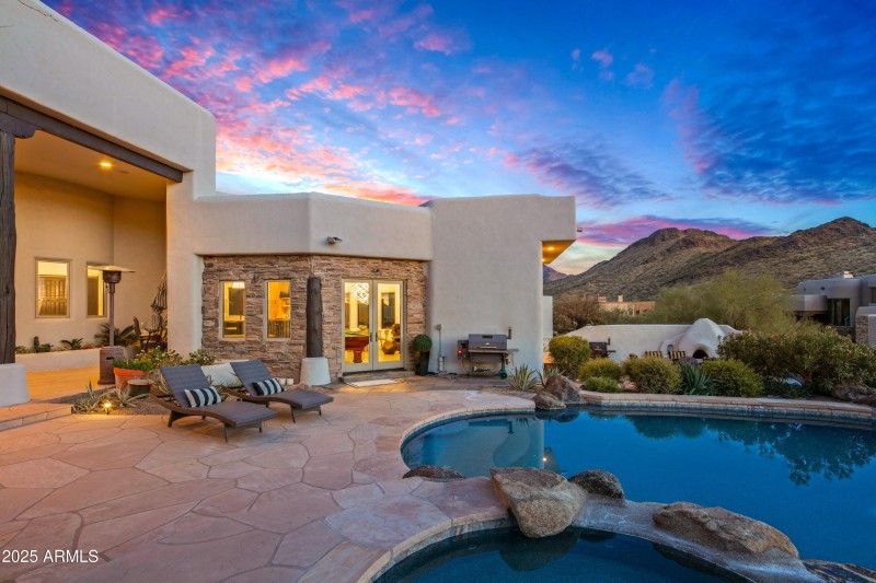 059_Rear Exteriors