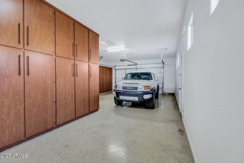 tandem garage w cabs