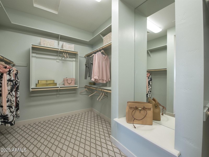 020_Owner's Walk-In Closet