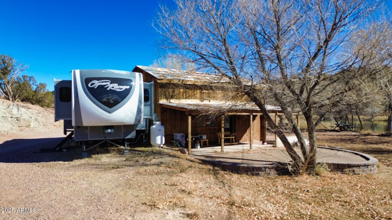 Lakehouse & RV Hookup